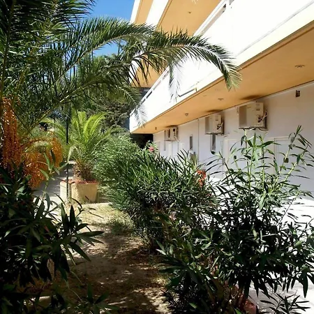 Apart-hotel Gnest 2*