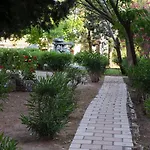 Gnest شقة فندقية 2*