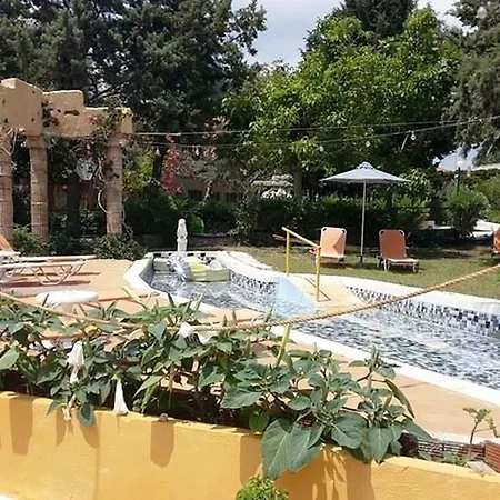 Gnest Aparthotel 2*